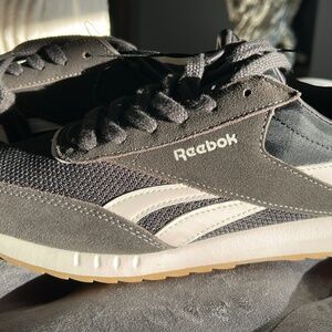 New Reebok as 9 tennis shoes